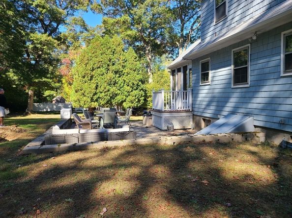 131 Holly Ridge Dr, Hanson MA 02341