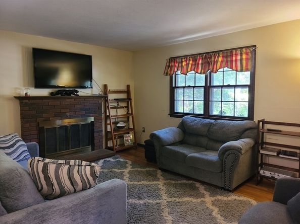 131 Holly Ridge Dr, Hanson MA 02341