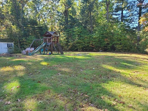 131 Holly Ridge Dr, Hanson MA 02341
