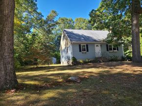 131 Holly Ridge Dr, Hanson MA 02341