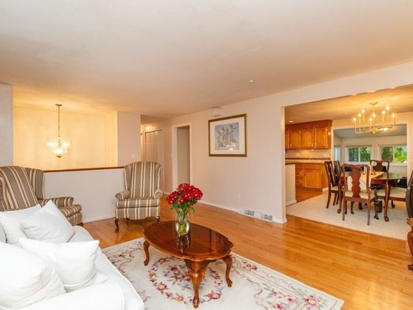 89 Fernandez Cir, Randolph MA 02368