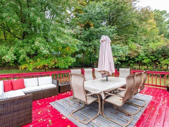89 Fernandez Cir, Randolph MA 02368