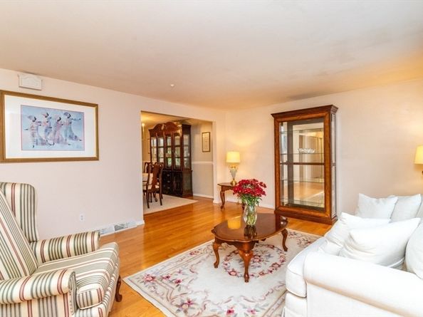 89 Fernandez Cir, Randolph MA 02368