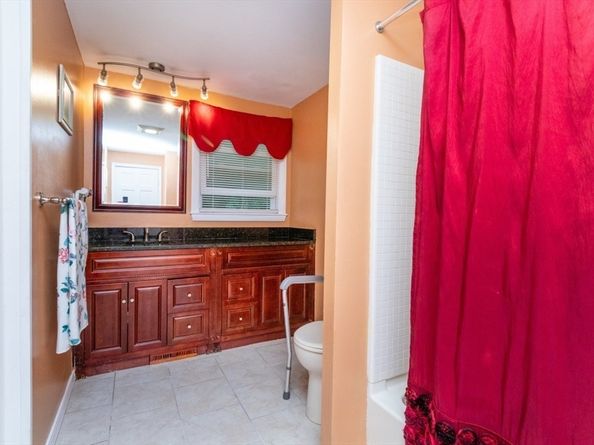 89 Fernandez Cir, Randolph MA 02368