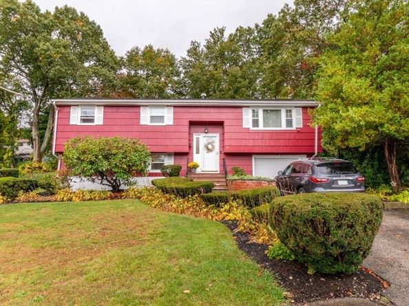 89 Fernandez Cir, Randolph MA 02368