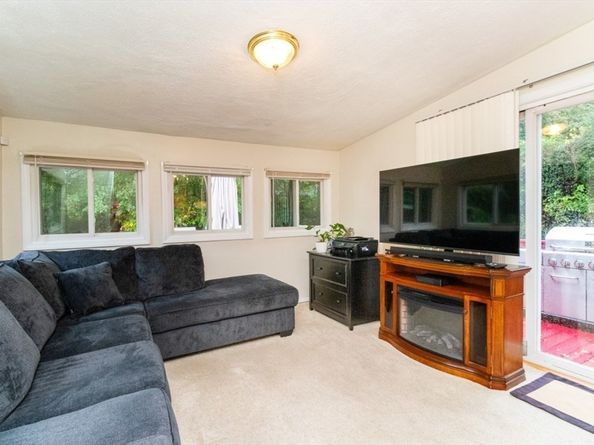 89 Fernandez Cir, Randolph MA 02368