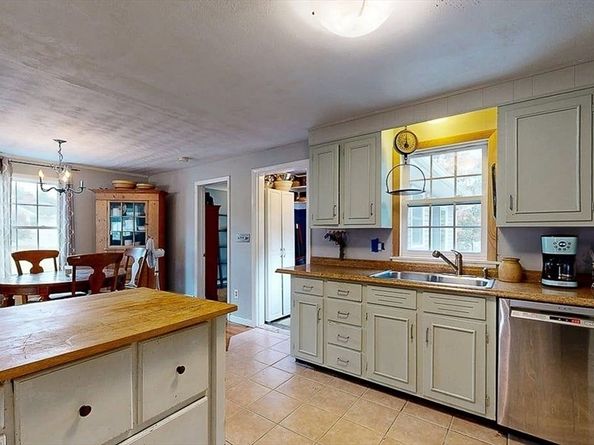 1 Doris Dr, Grafton MA 01536