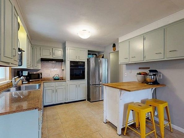 1 Doris Dr, Grafton MA 01536