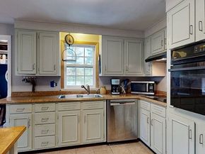 1 Doris Dr, Grafton MA 01536
