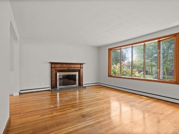 8 Edsel Road, Littleton MA 01460