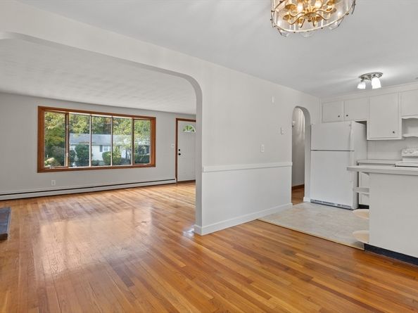 8 Edsel Road, Littleton MA 01460