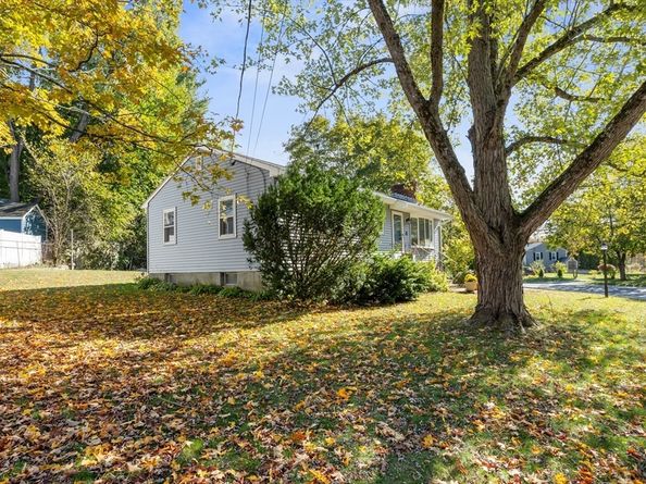 8 Edsel Road, Littleton MA 01460