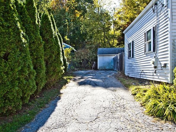 23 Chesley St, Millville MA 01529