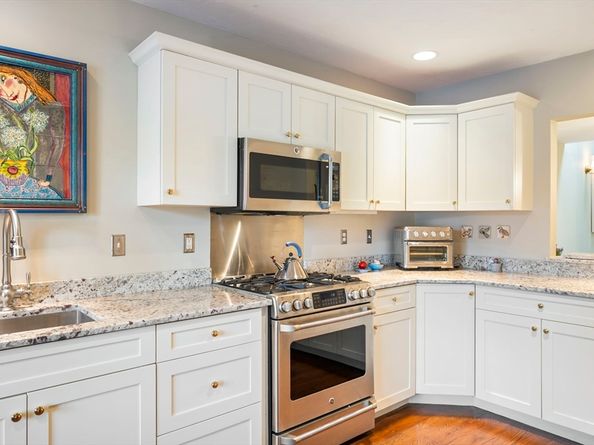 18 Whiting Lane 18, Hingham MA 02043