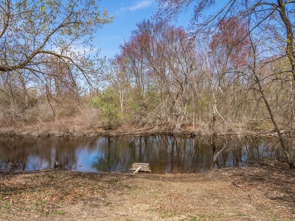 18 Auburn St Ext, Framingham MA 01701