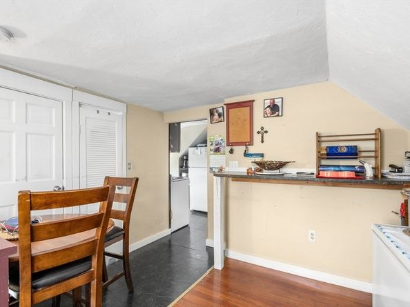 18 Auburn St Ext, Framingham MA 01701