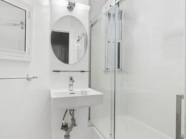 10 Mitchell Place 9E, New York NY 10017