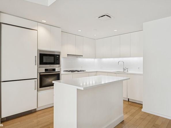 425 West 53rd Street 205, New York NY 10019
