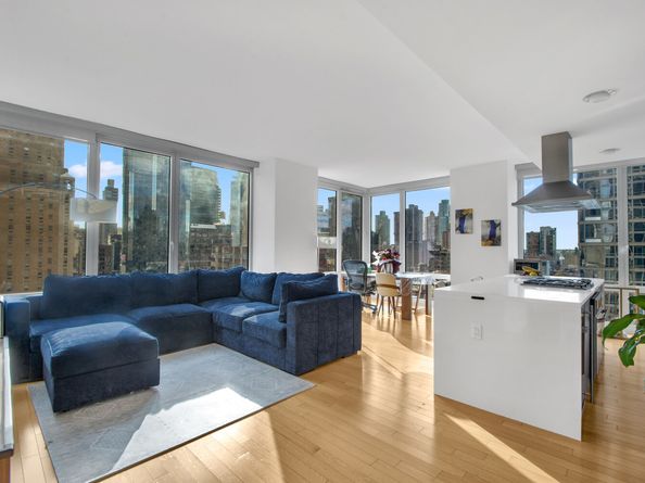 247 West 46th Street 1403, New York NY 10036