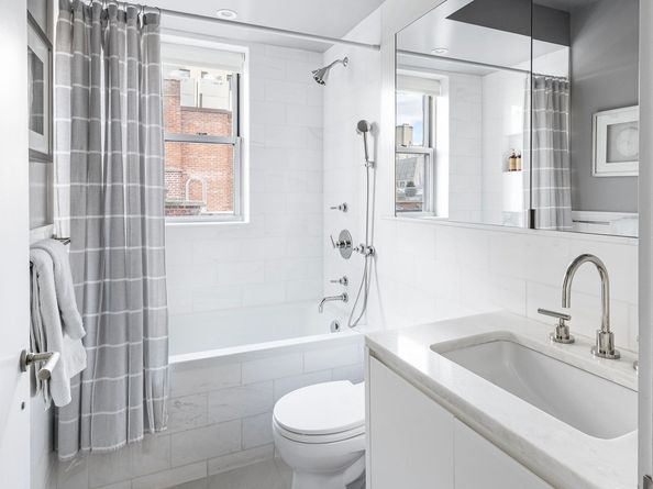 45 East 72nd Street 9C, New York NY 10021