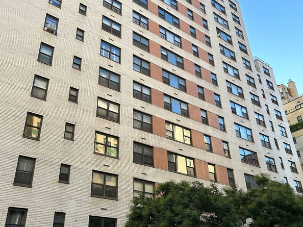 301 East 69th Street 14A, New York NY 10021