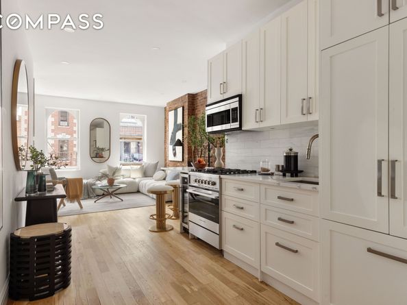 323 West 11th Street 4W, New York NY 10014