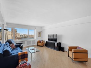 25 Sutton Place S