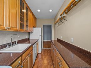 221 Mcdonald Avenue 6R, Brooklyn NY 11218