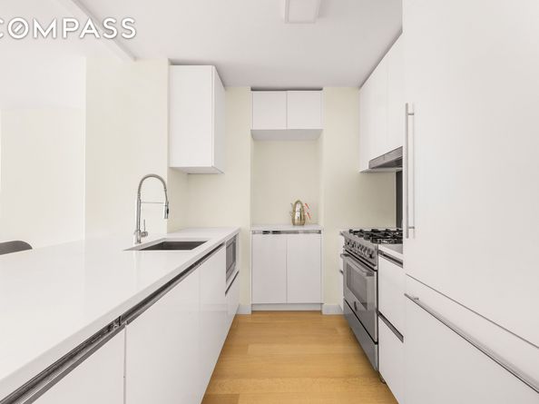 301 West 53rd Street 19K, New York NY 10019