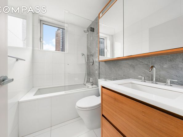 301 West 53rd Street 19K, New York NY 10019