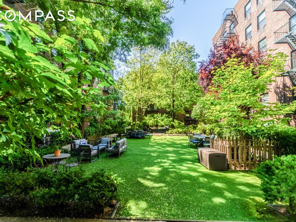 376 West Street 5B, New York NY 10014