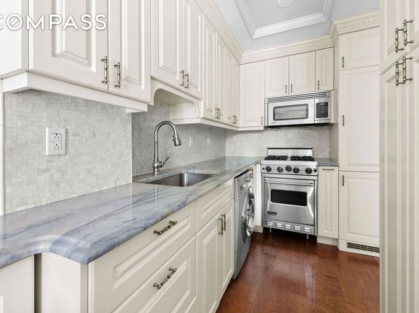 393 West 49th Street 5NN, New York NY 10019