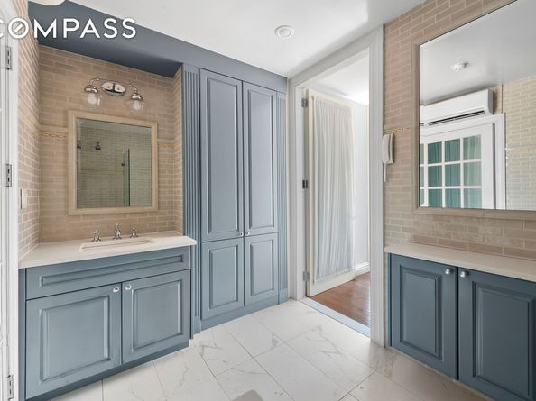 393 West 49th Street 5NN, New York NY 10019