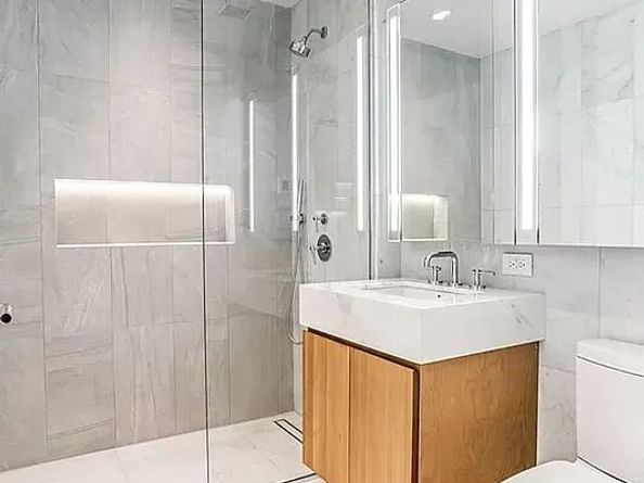 300 West 30th Street 6A, New York NY 10001