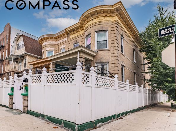 27 Hubbard Place, Brooklyn NY 11210