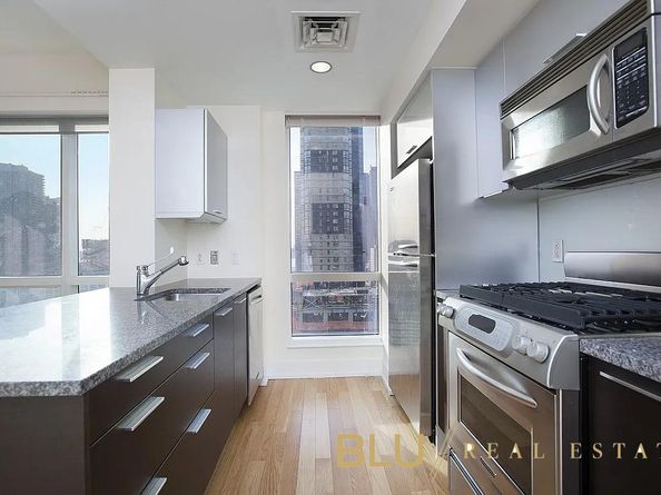 350 West 42nd Street 18L, New York NY 10036