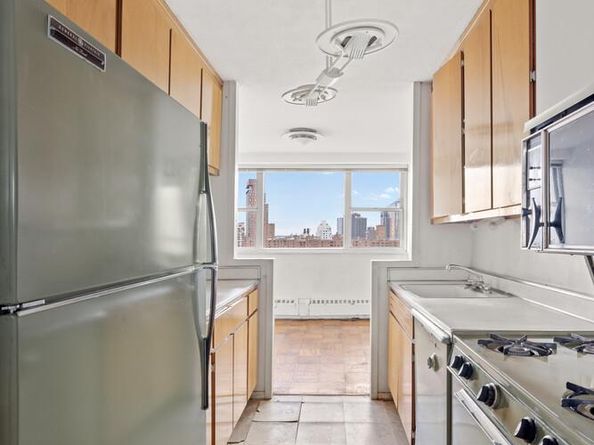 75 Henry Street 15E, Brooklyn NY 11201