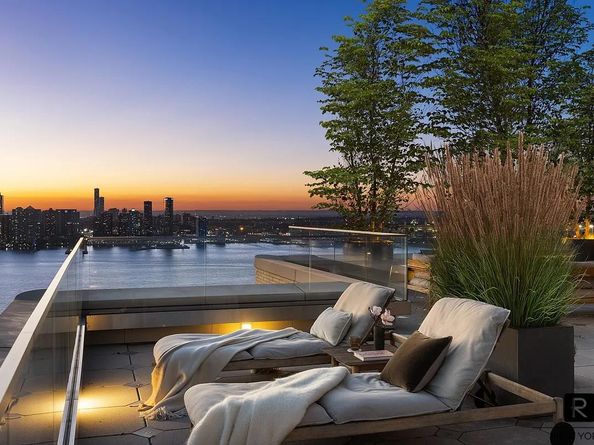 110 Charlton Street 20G, New York NY 10014