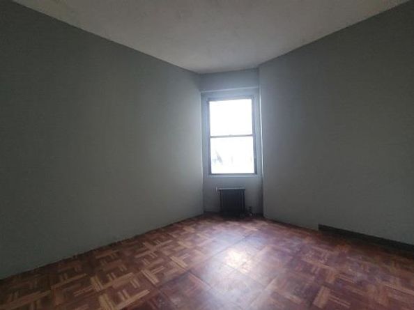 21-68 35th Street 3C, Queens NY 11105