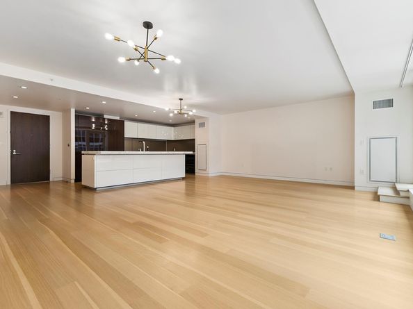 135 West 52nd Street 17B, New York NY 10019