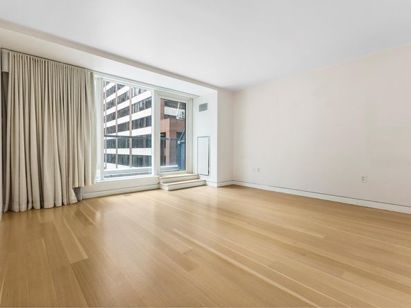 135 West 52nd Street 17B, New York NY 10019