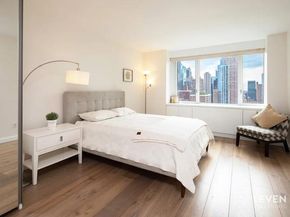 322 West 57th Street 33P2, New York NY 10019