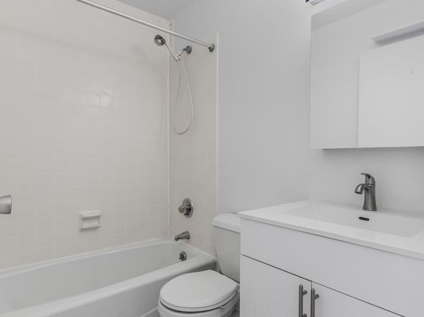 301 East 45th Street 8D, New York NY 10017