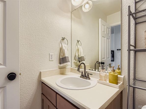 6141 S Richfield Court, Aurora CO 80016