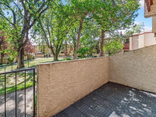 1060 S Parker Road 25, Denver CO 80231