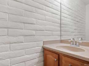 1060 S Parker Road 23, Denver CO 80231