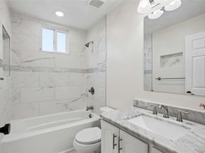 993 S Oakland Court, Aurora CO 80012