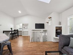 993 S Oakland Court, Aurora CO 80012