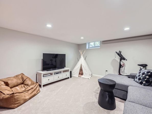 1000 N MONACO Parkway, Denver CO 80220