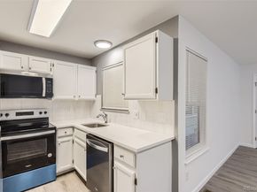 932 S Dearborn 8, Aurora CO 80112